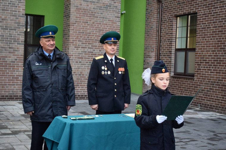 Торжественное посвящение в "Юные друзья пограничников".